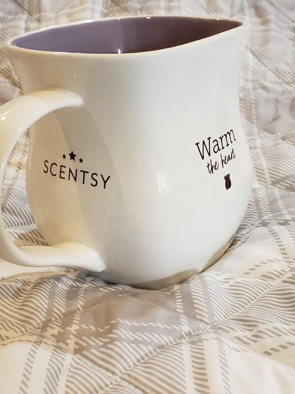 Scentsy Classic Curve Ceramic Warm The Heart mug 16oz